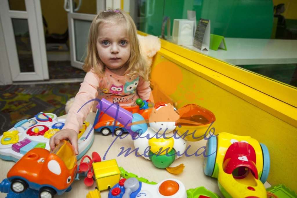 Вика Романенко, 3 года.  Диагноз: Болезнь Рандю-Ослера-Вебера